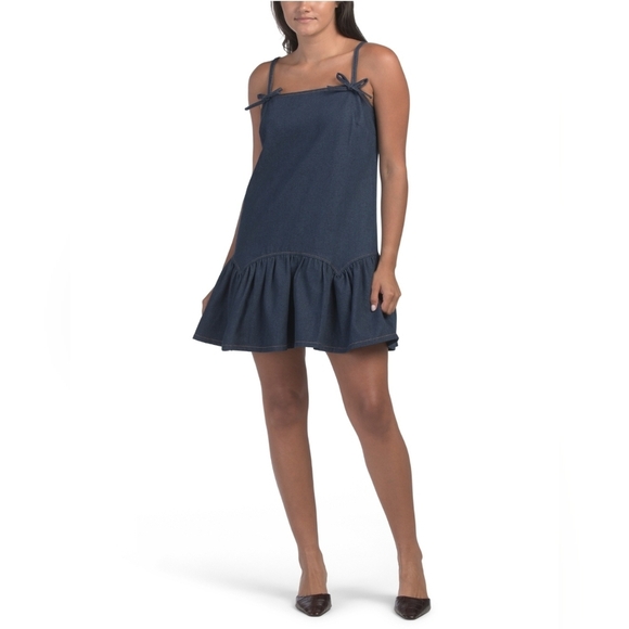 🔹️ Avec Les Filles🔹️ Denim Rinse Wash Baby Doll Mini Dress With bows - Picture 2 of 3